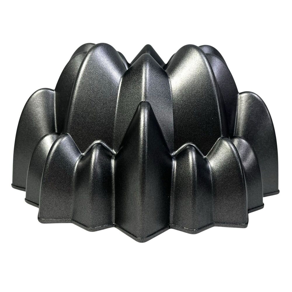Wilton Dimensions Cascade Bundt Cake Pan Nonstick Heavy Cast Aluminum 10 Cup - Picture 3 of 10